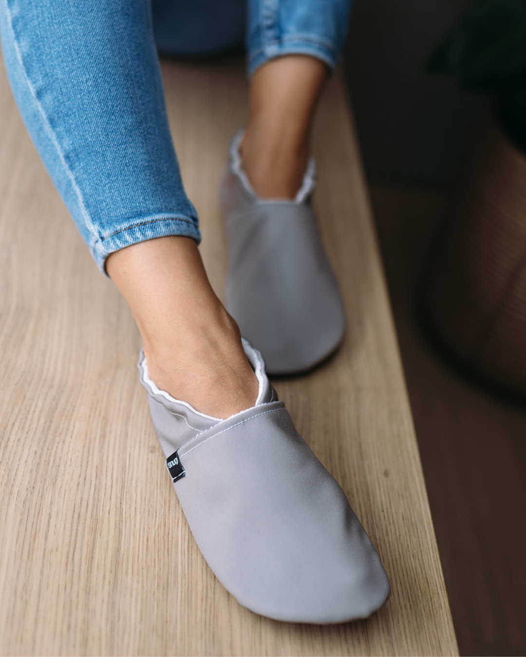 Barefoot ženske papuče KAMEN SIVA